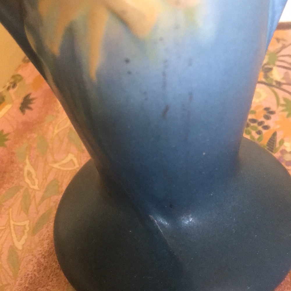 Vintage Roseville Columbine Vase, 13-6 - Picture 6 of 12
